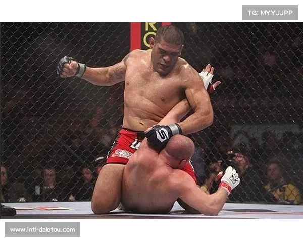 亚德老对手林登·亚瑟预判：比赛或早期KO定局，否则本纳维德兹后半程主宰